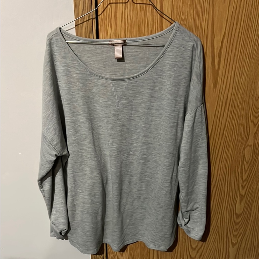 White Stag Gray 3/4 Sleeve Relaxed Sweatshirt